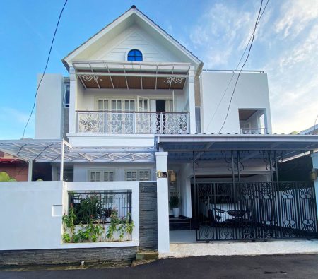 rumah mewah 2 lantai